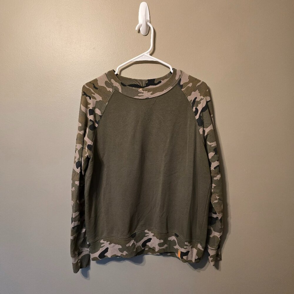 EUC, Women's SHE Outdoor Camo Crewneck